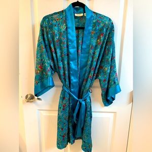 Gorgeous Victoria’s Secret robe